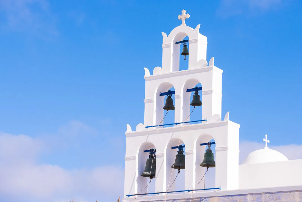 Pezoules of Oia