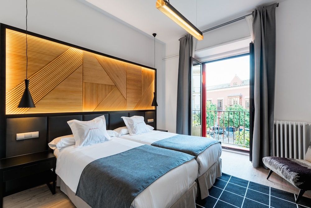Hotel Sevilla — 3