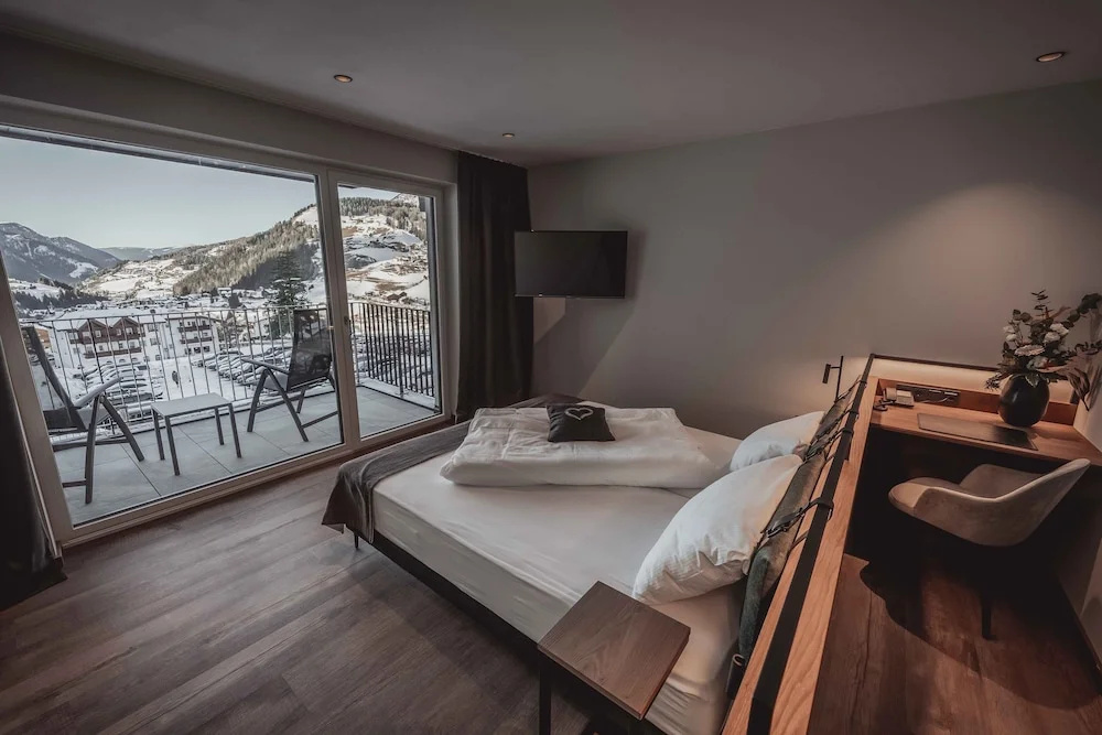 Premium room with balcony and with mountain view