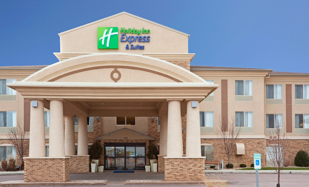 Holiday Inn Express & Suites Brandon by IHG