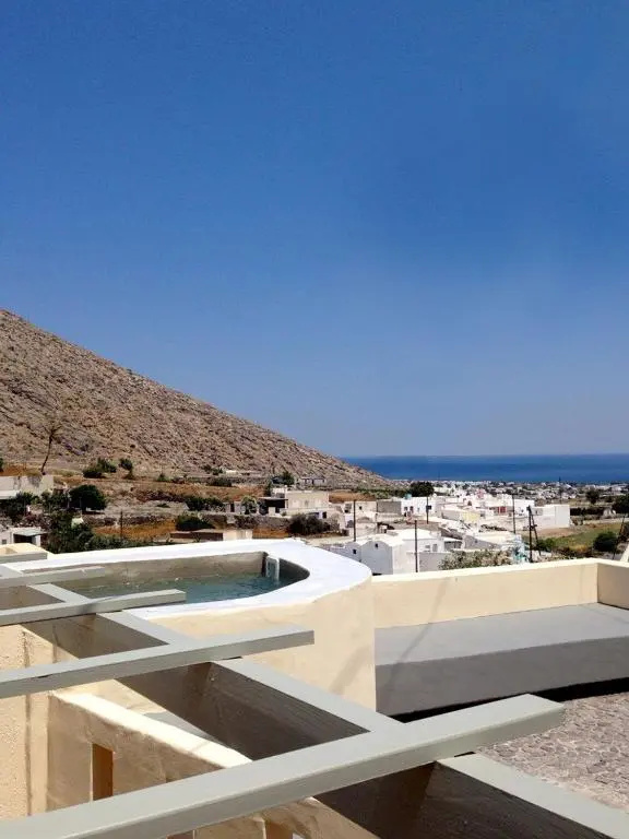 w Villa Thirals - A Wondeful 2 Bedroom Villa with Jacuzzi and Sea Views