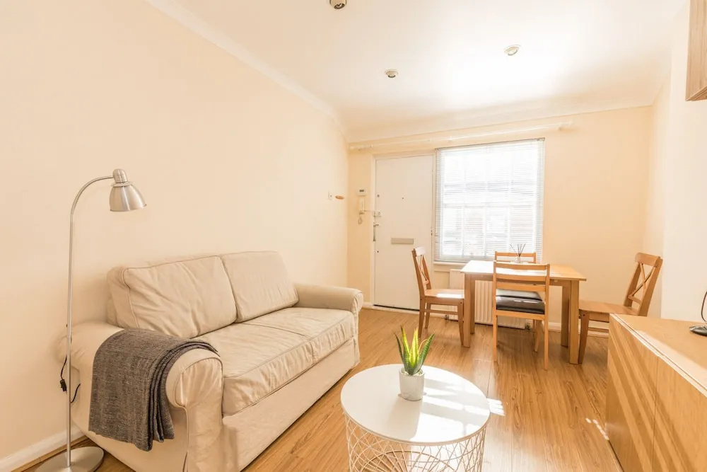 Eson2 - The Martlett Court Residence II