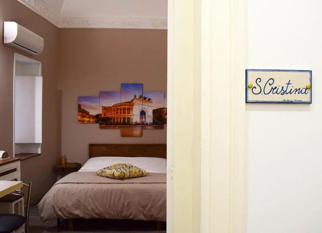 Deluxe Double room (full double bed)