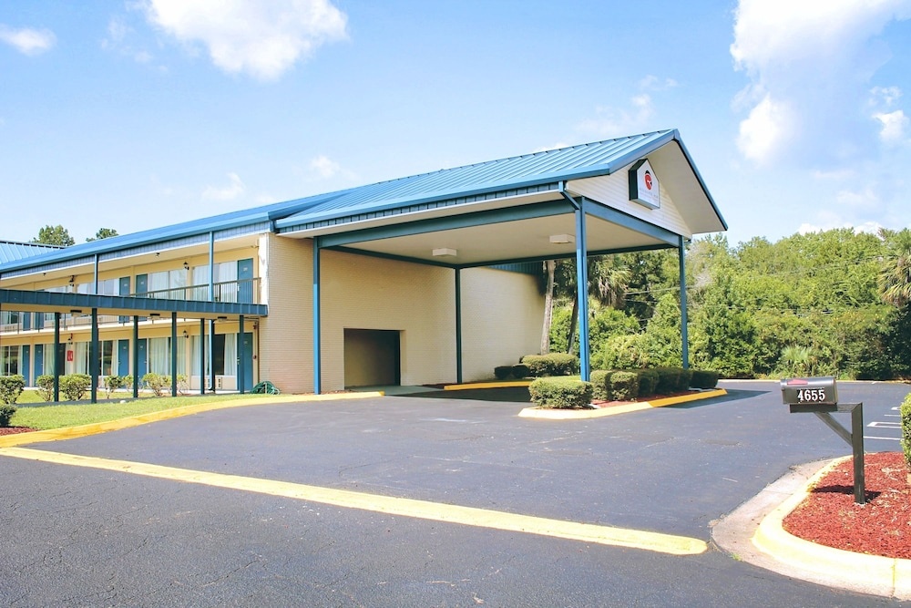 Residence Hub Inn & Suites