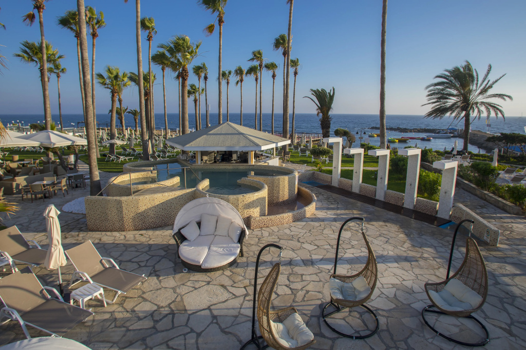 Beach & Waterfront
