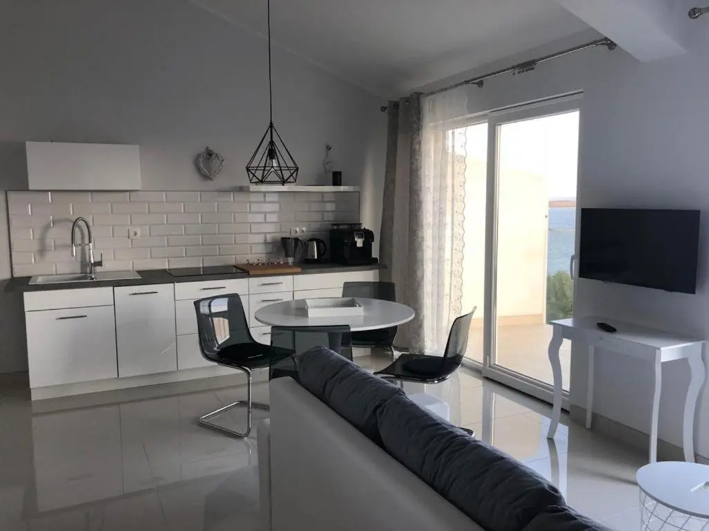 Deluxe Penthouse Apartment with sea view