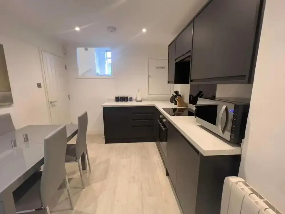 Apartmentsleeps8-wifi-famillyfriendly-citycentre - фото 18