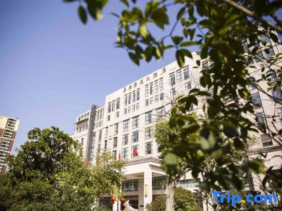Fukang Sunshine Holiday Hotel
