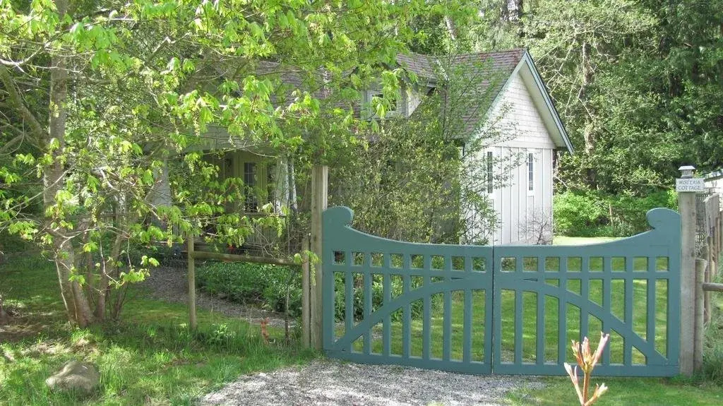 Wisteria Honeymoon Cottage - Suite of Angels
