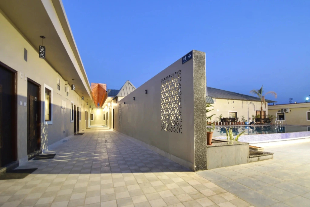 The Magestic Resort by OYO Rooms