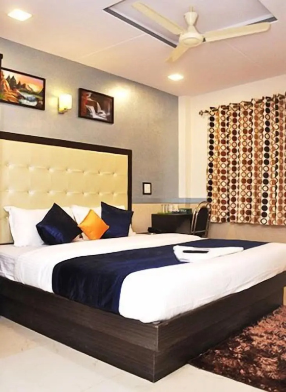 1 Bedroom Deluxe Double room with city view (full double bed)