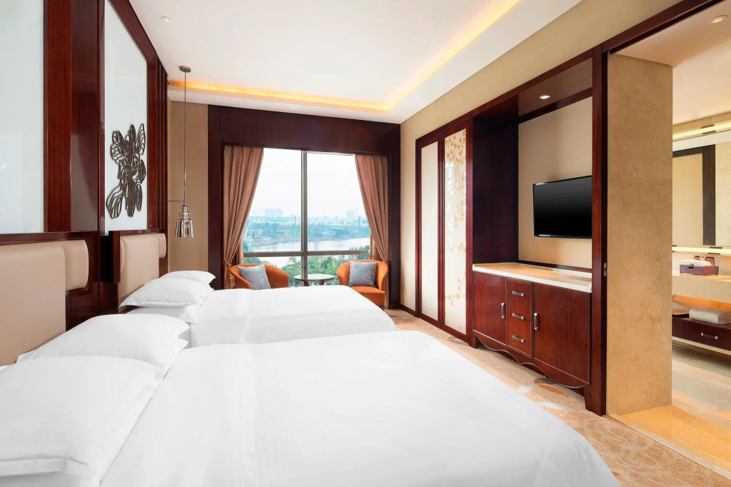Standard Quadruple Club room