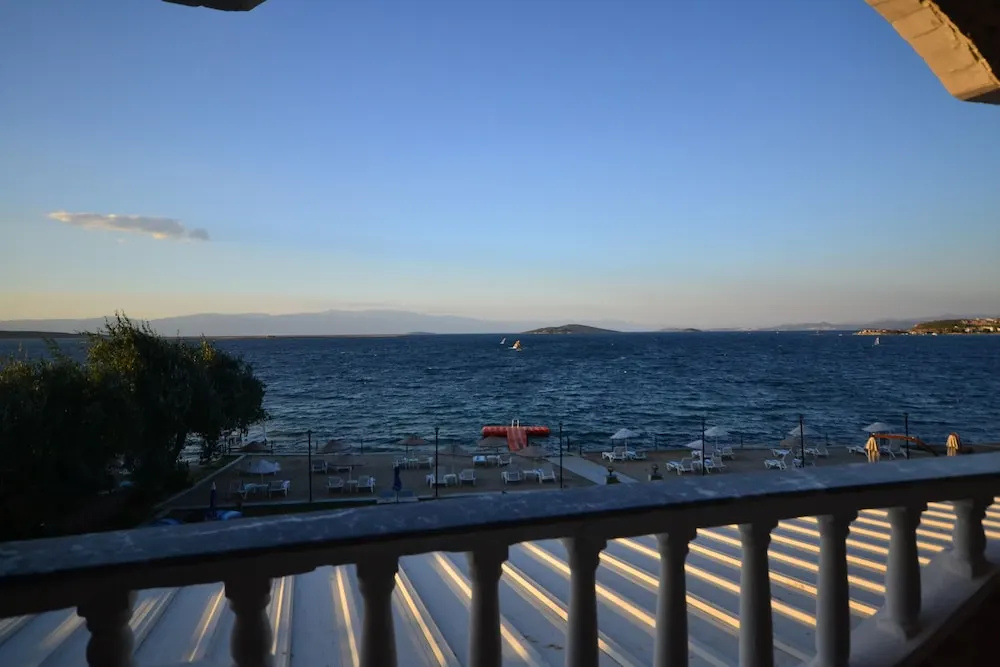 Standard Triple room with sea view