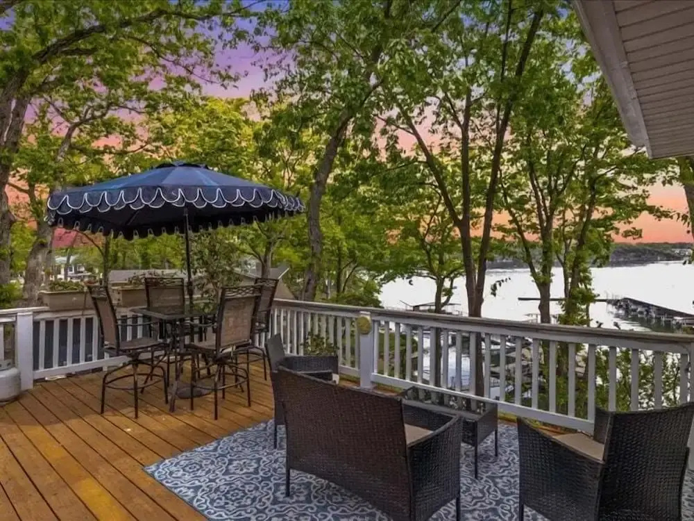 New! Lakefront Home -amazing Dock -22mm -sleeps 18
