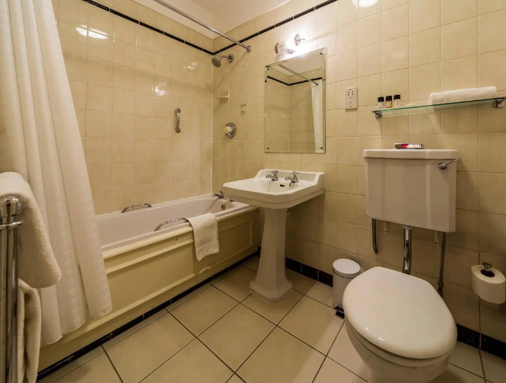 The Old Ship Hotel - Chambres
