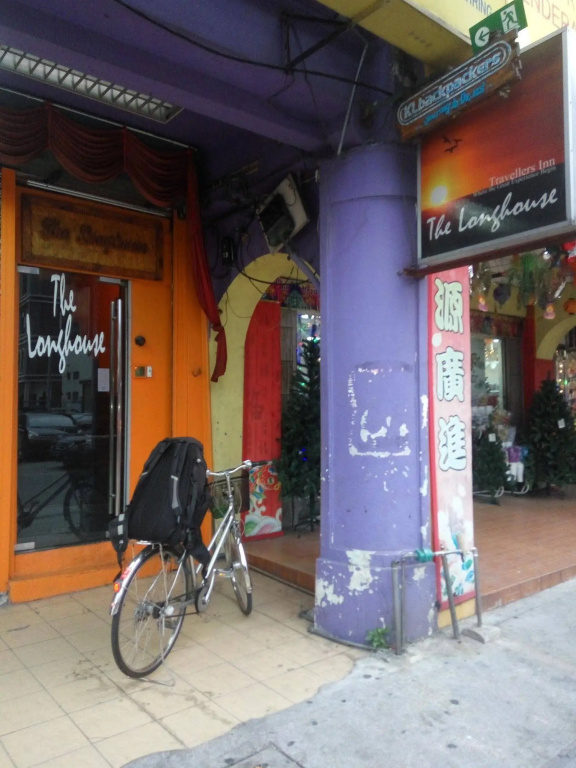 The Longhouse Travellers Inn - Hostel