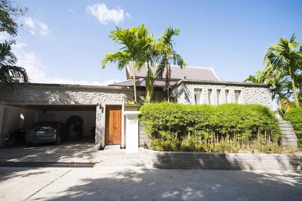 4-BR Seaview Villa with Large Pool at Surin Beach