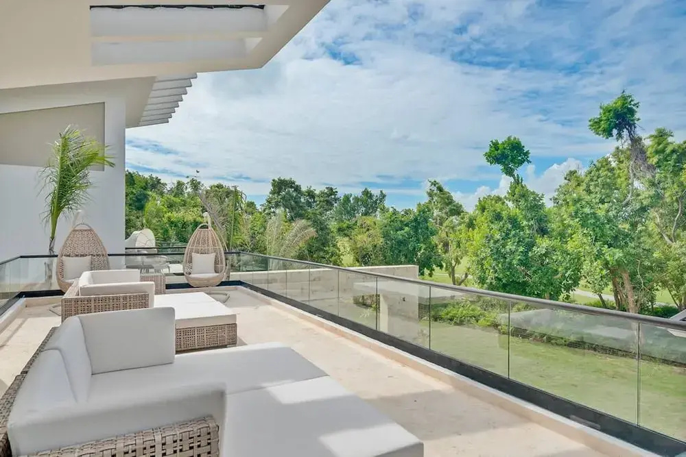 Contemporary 5 BR Luxury Golf Villa w Large Pool