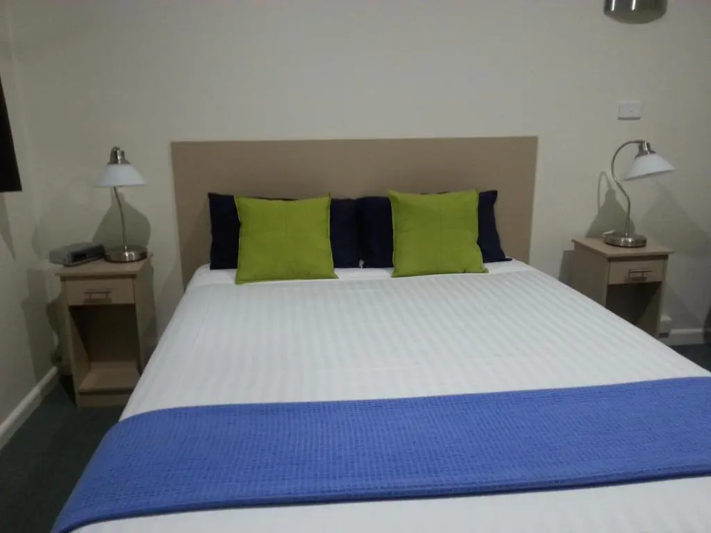 Double Suite (full double bed)