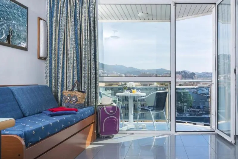 1 Bedroom Quadruple Apartment with balcony