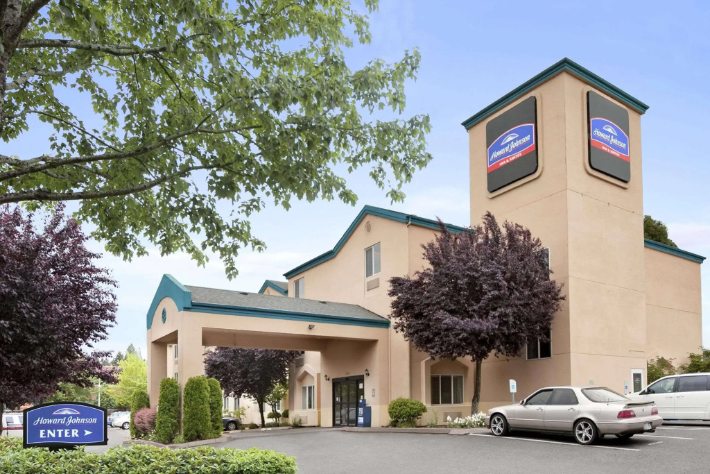 Howard Johnson Hotel & Suites by Wyndham Vancouver