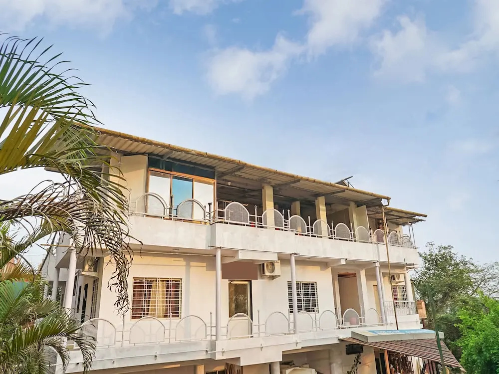 OYO 19677 Hotel Gurukrupa