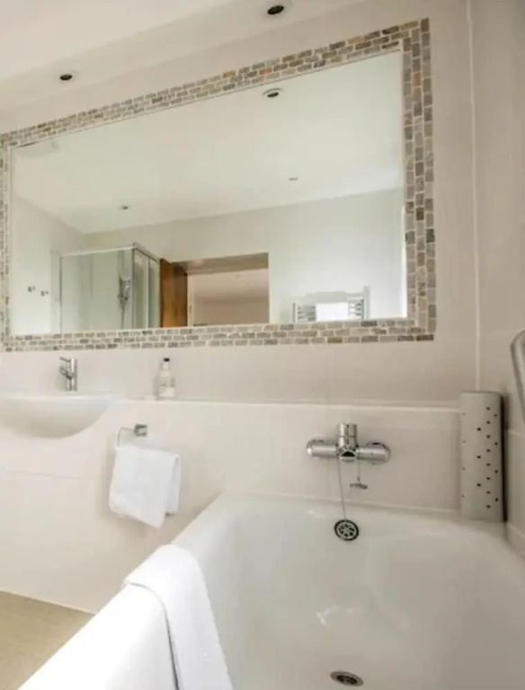 Standard Double room with ocean view (full double bed)