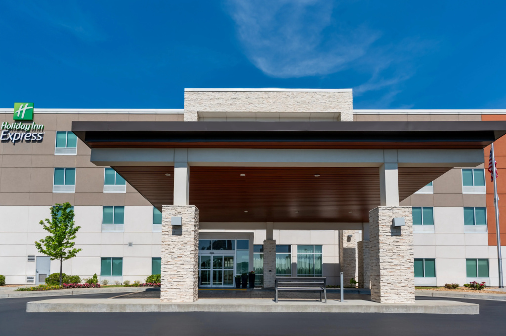 Holiday Inn Express Calhoun South by IHG
