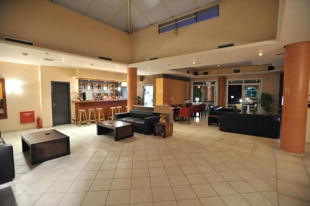 Lobby & Reception