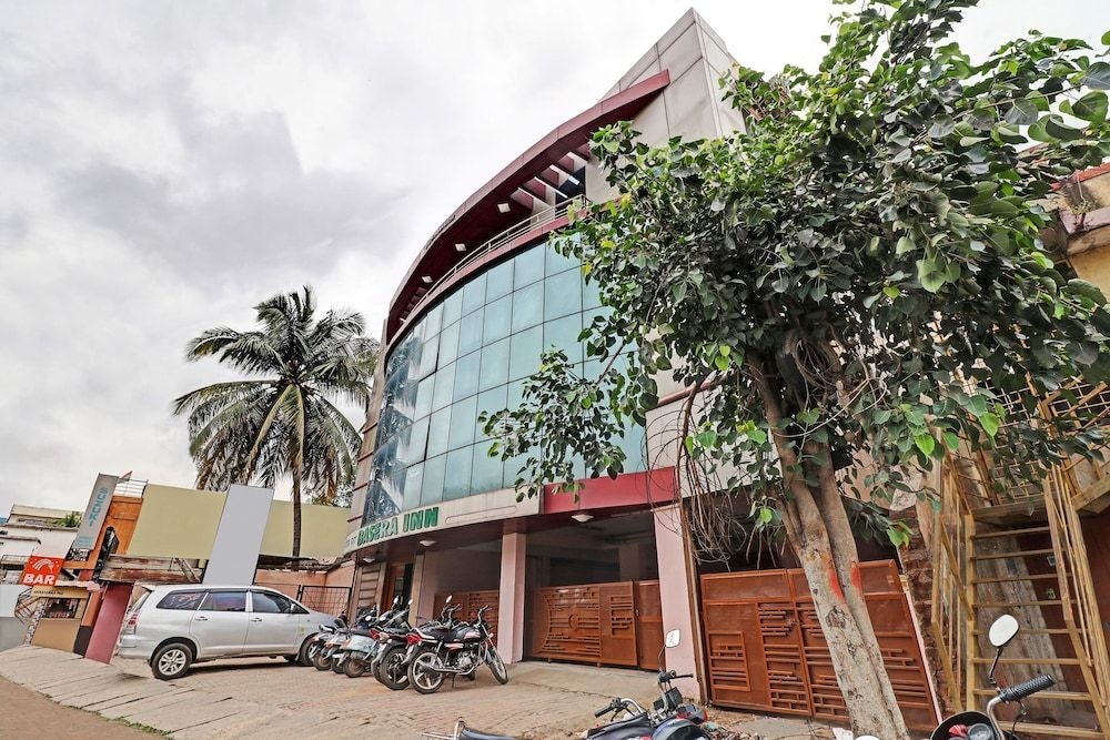 OYO 60932 Hotel Basera Inn