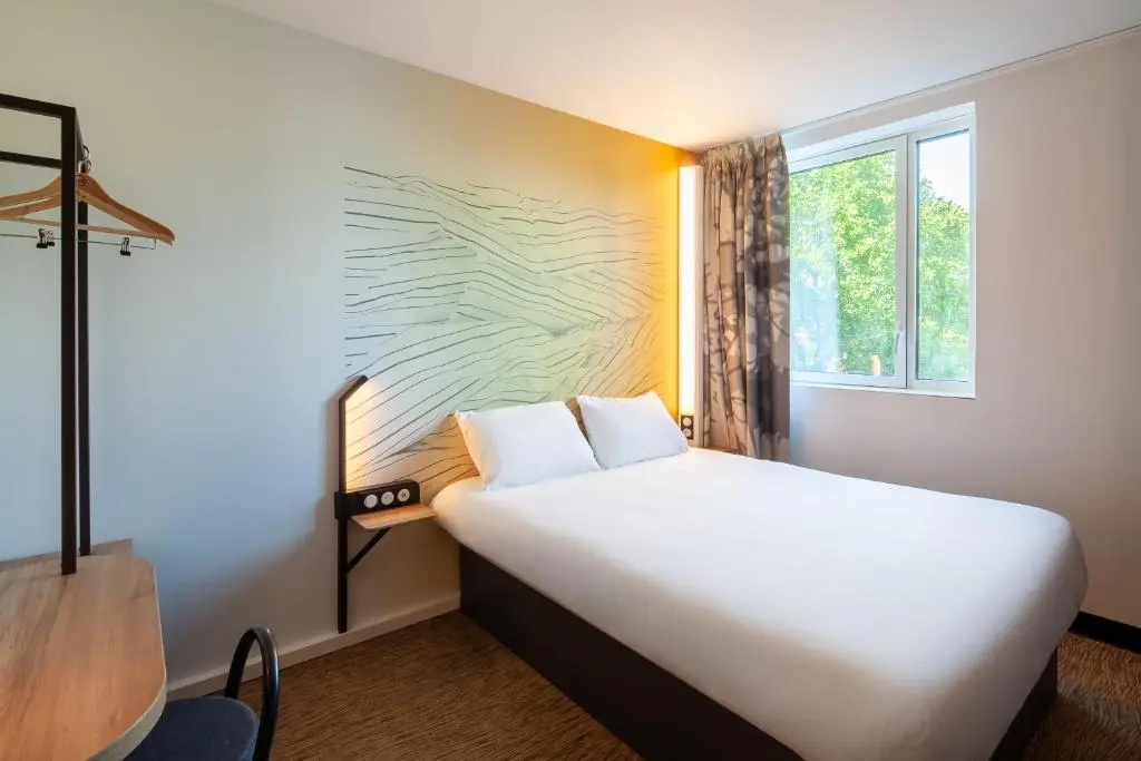 Double room (full double bed)