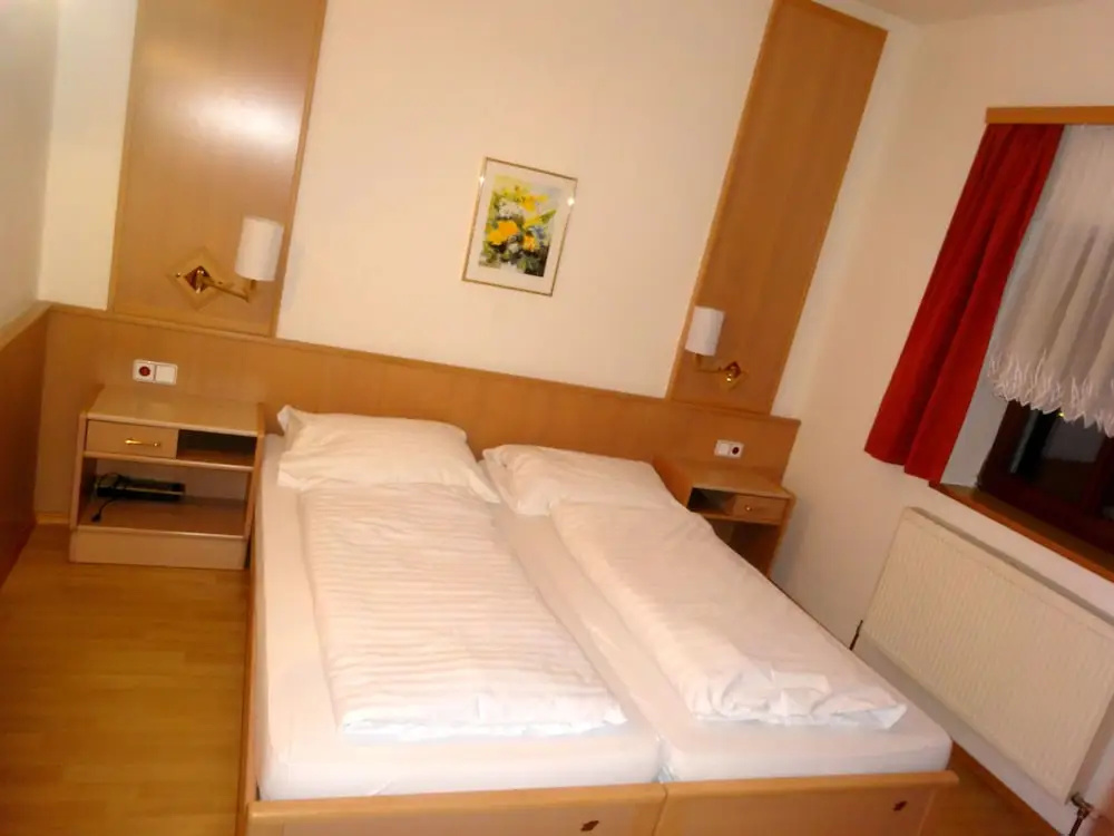 Classic Double room with balcony full double bed