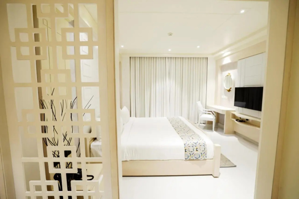 AJ Grand Hotel — фото 6