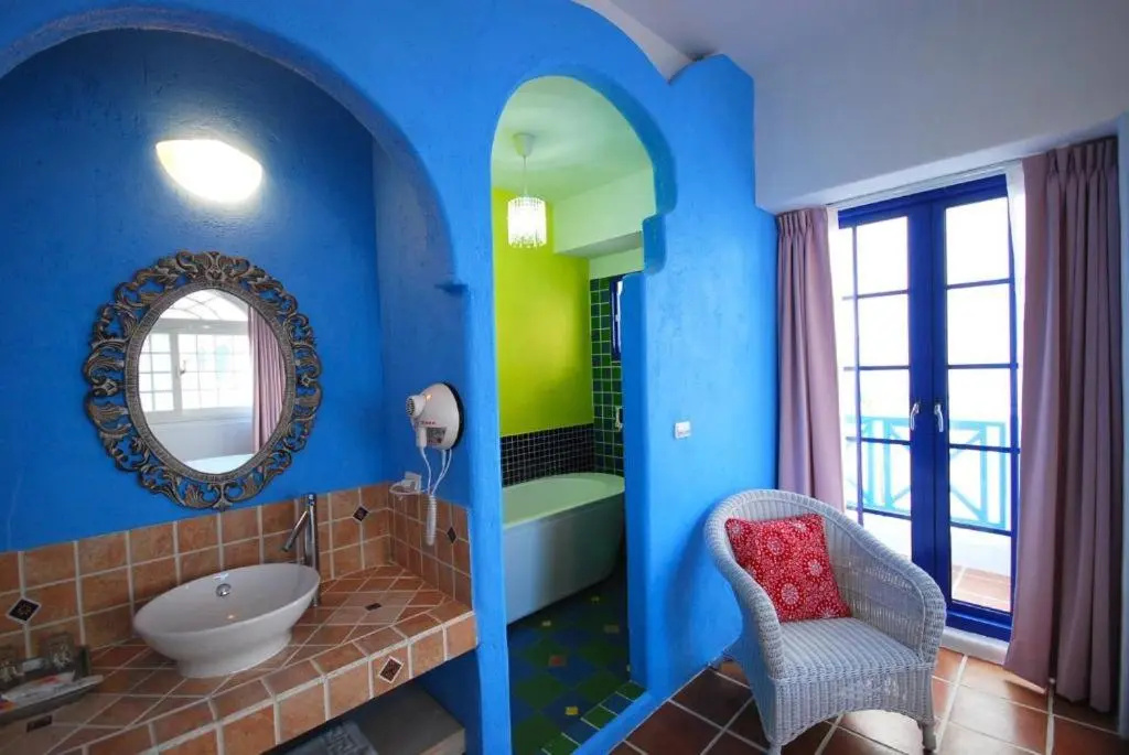 Deluxe Double room with balcony and with garden view (full double bed)