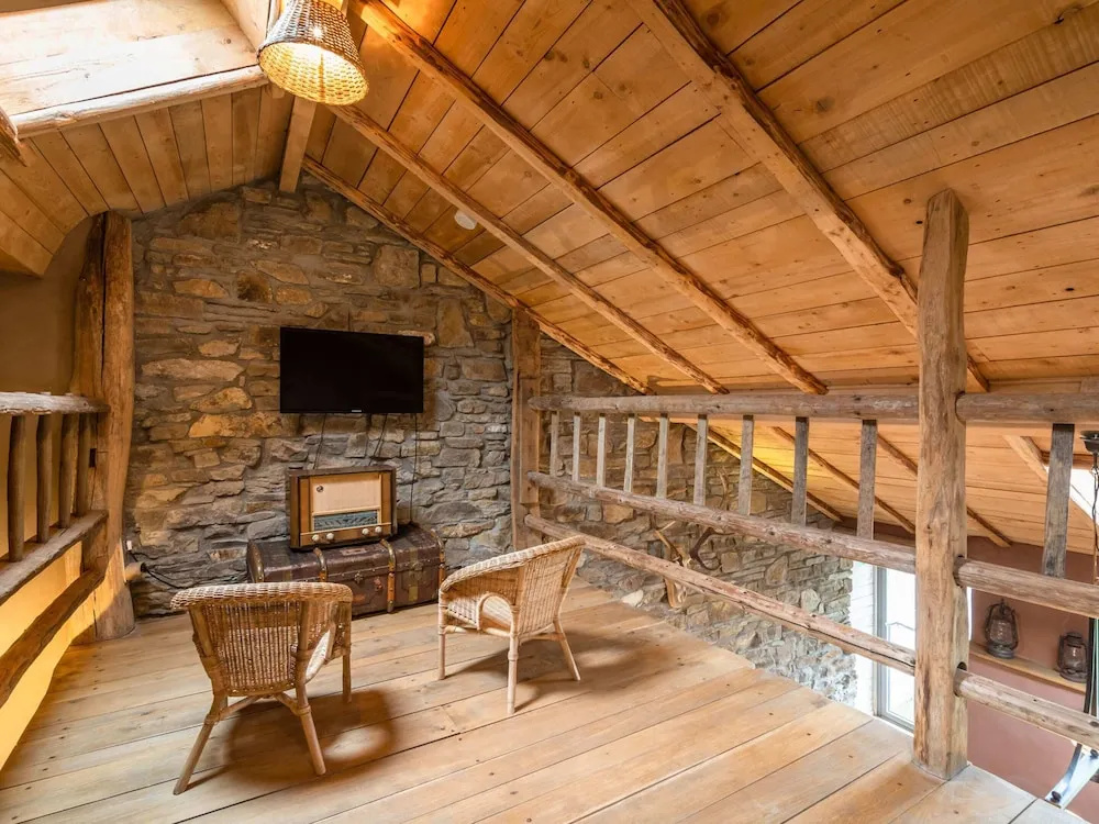 Beautiful Holiday Home with Hot Tub, Sauna & Monumental Fireplace