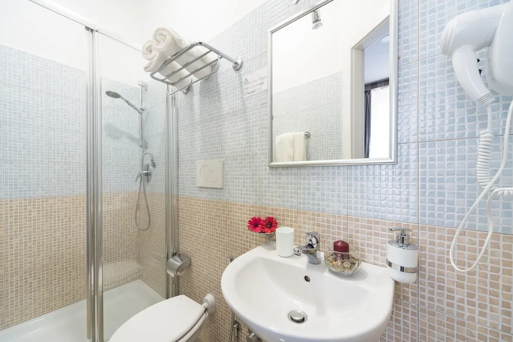 Standard Quadruple room with city view