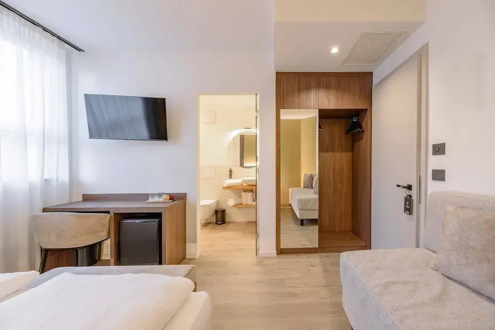NAOMI Rooms
