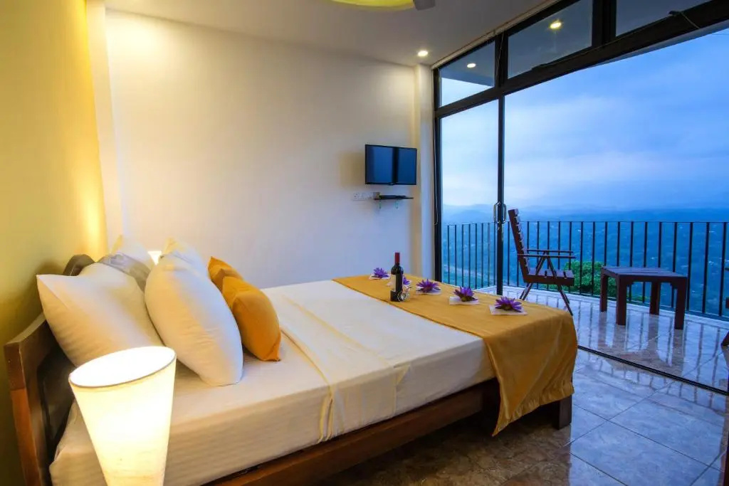 Superior Double room with balcony and with mountain view (full double bed)