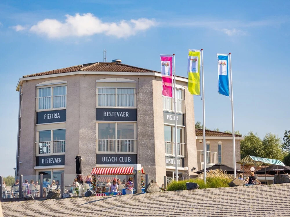 Restyled Bungalow With Dishwasher, Beach At Walking Distance