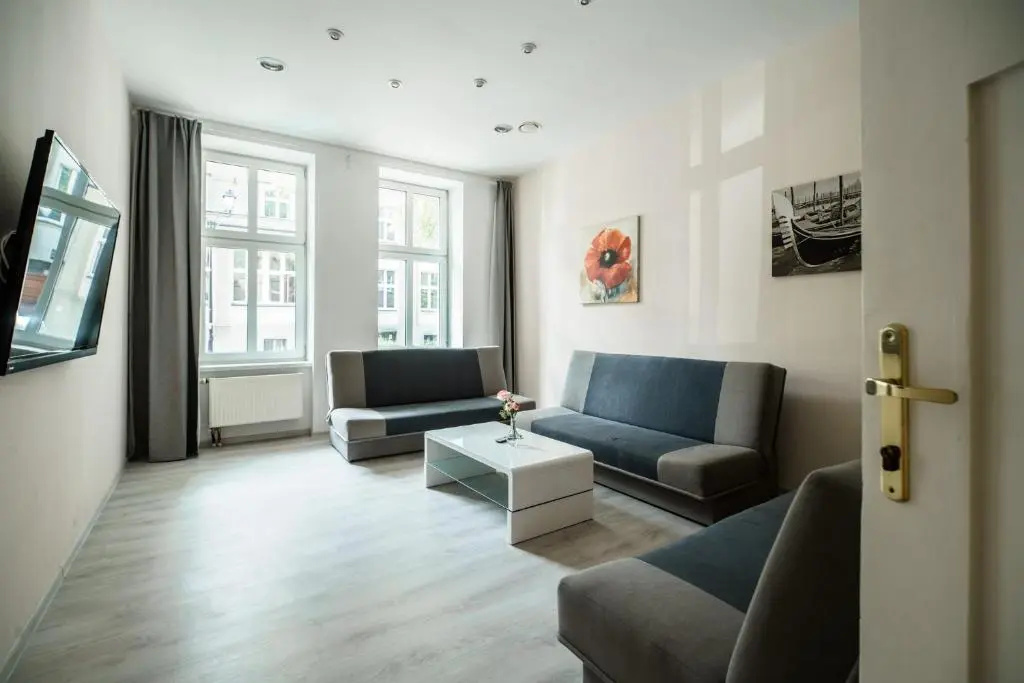 2 Bedrooms Apartment