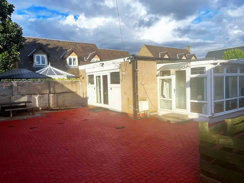 Spacious 4BR Edinburgh Home Free Parking