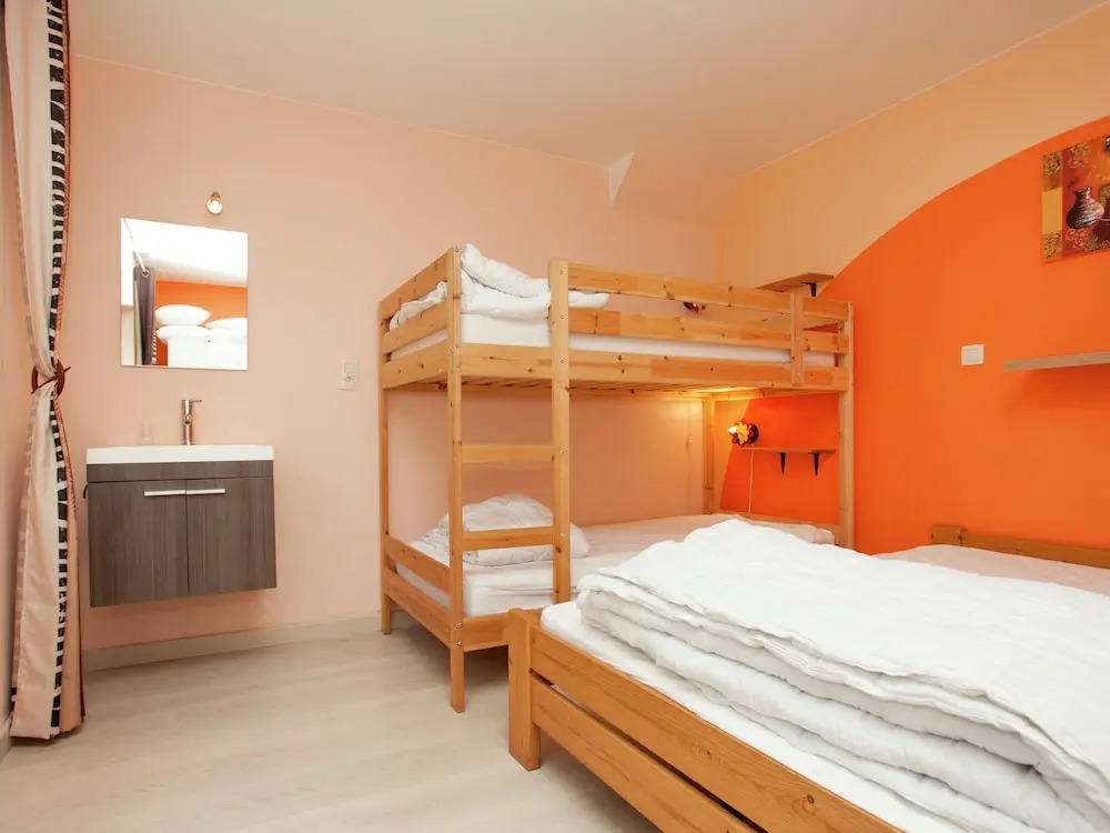 Plush Holiday Home in Nassogne with Private Garden - фото 2