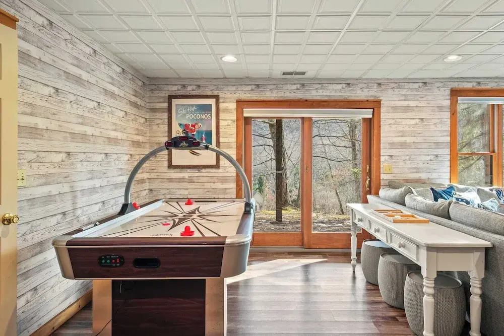 Mountain Escape With Game Room, Balcony & Stunning Views in the Poconos Christina
