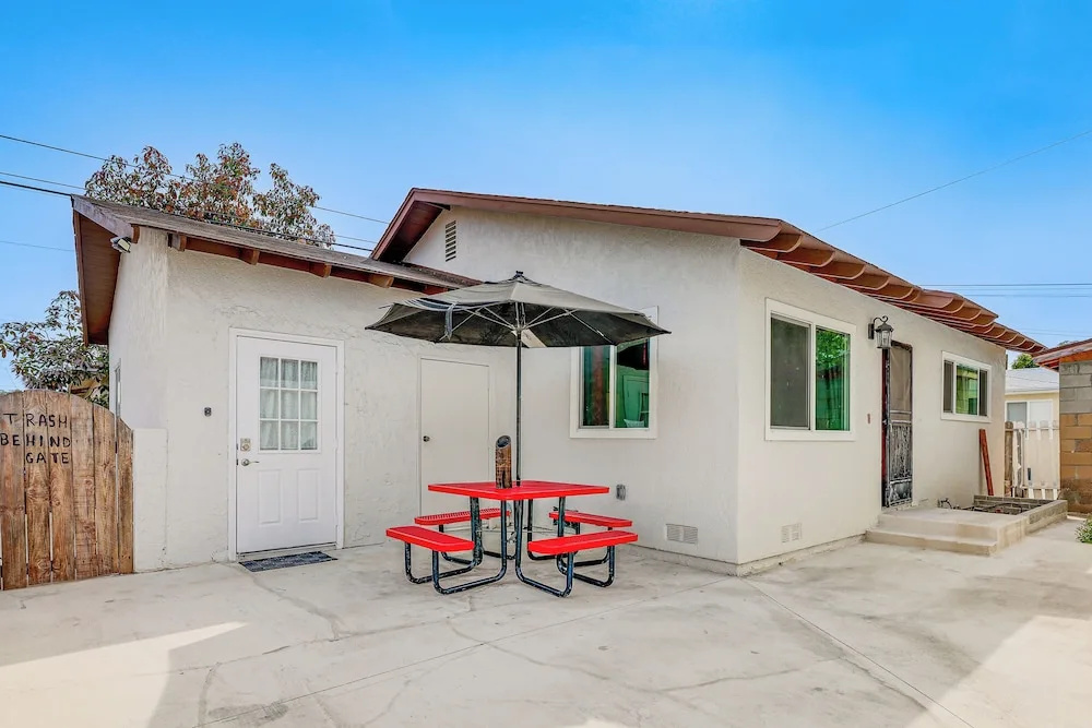 Socal Launchpad: 3BR Home in Hawthorne