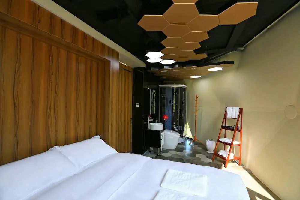 Lobby & Reception