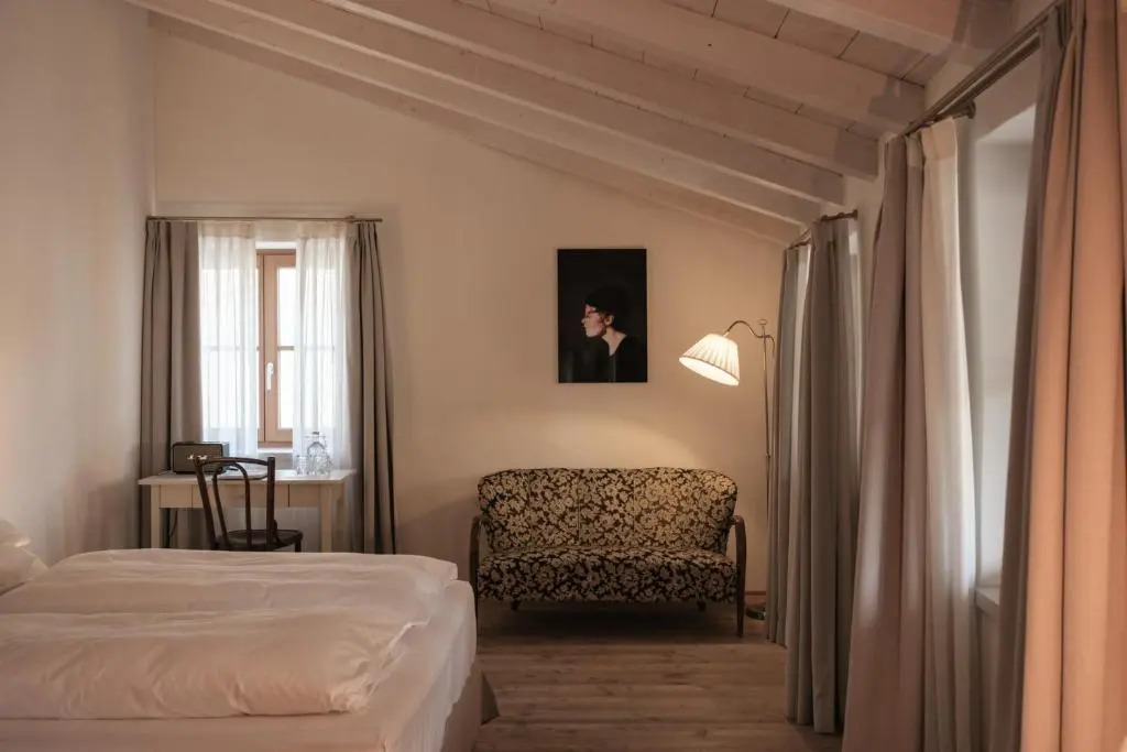 1477 Reichhalter Eat & Sleep by null