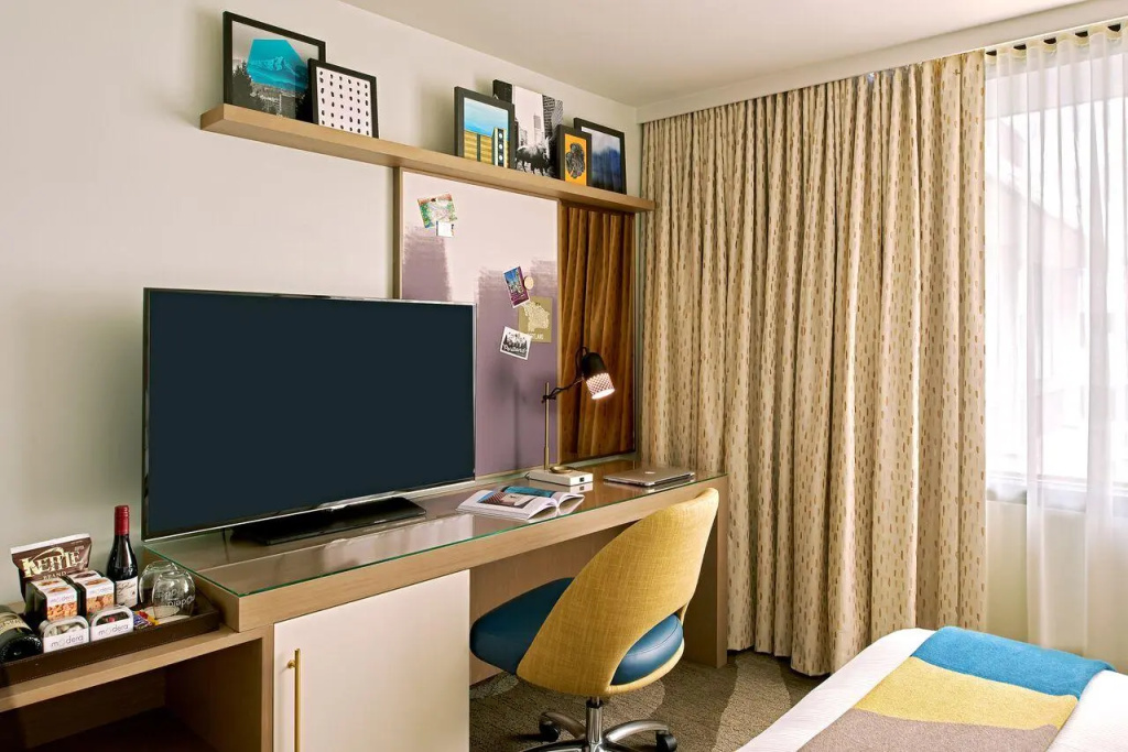 Premier Double room with city view (full double bed)
