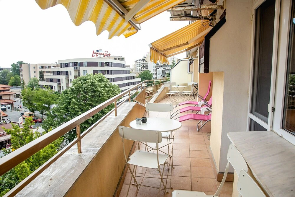 FM Premium 1-BDR Apartment with Parking - Coral Joy