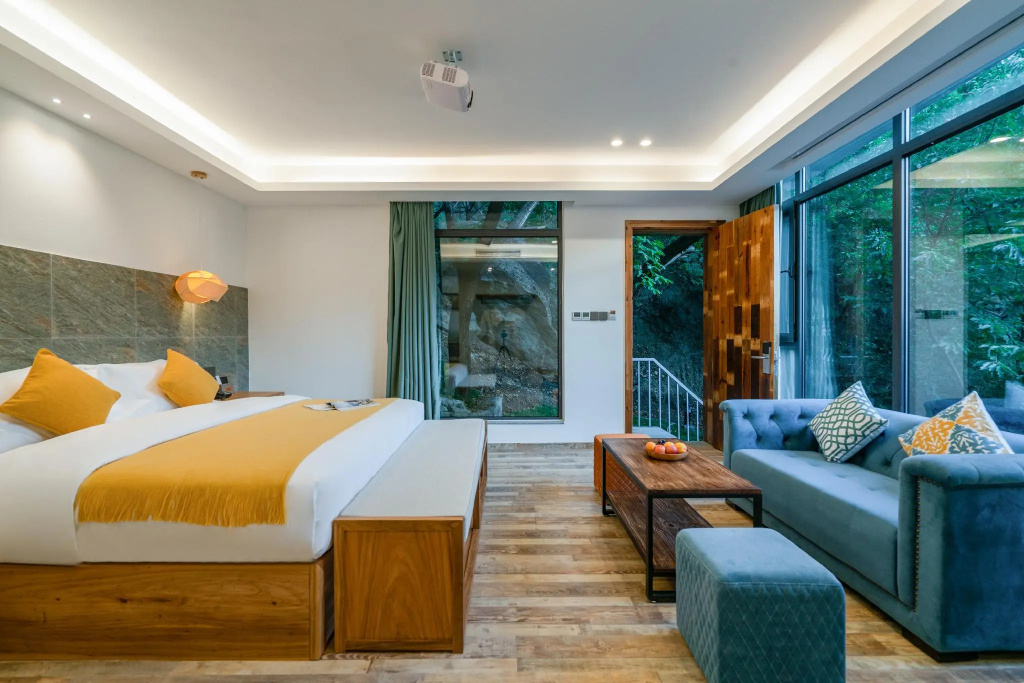 Double Suite (full double bed)