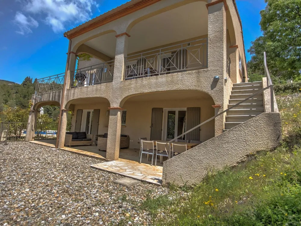 Spacious Luxury Villa With Heated Swimming Pool, Jacuzzi, Stunning Views and Plenty of Privacy